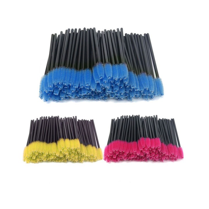 LOT DE 50 BROSSES A CILS